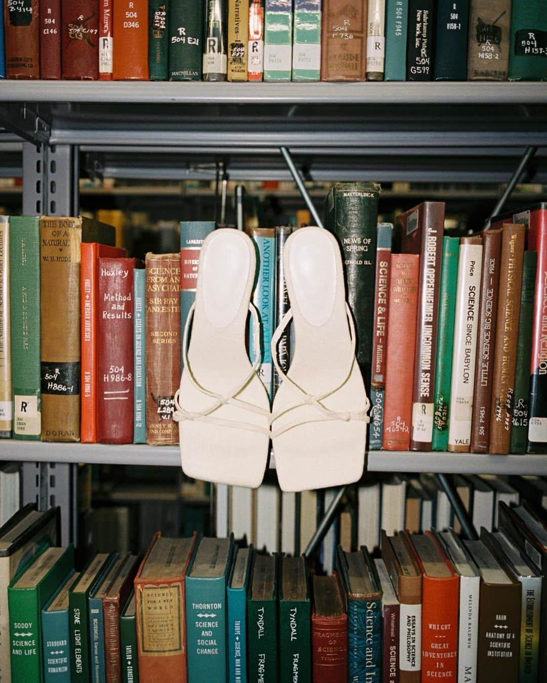 エイミー・ソングさんのインスタグラム写真 - (エイミー・ソングInstagram)「Heels to wear while you read.」6月25日 3時36分 - songofstyle