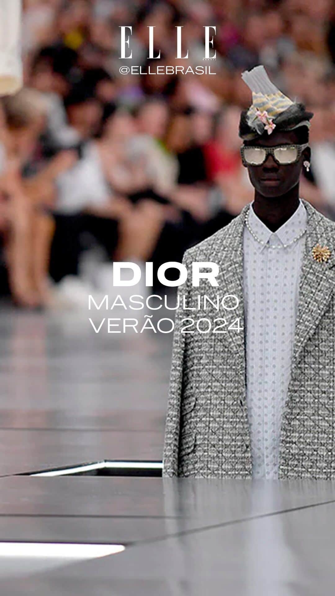 のインスタグラム：「#ELLEMEN: A imagem dos modelos saindo do chão cinza do desfile masculino de verão 2024 da @dior homme foi uma das mais fortes da temporada. E nossa correspondente de Paris, @anagarmendia, estava lá para mostrar tudo o que rolou de perto na comemoração de cinco anos do estilista Kim Jones na maison. Referências de outras eras da Dior, como a alfaiataria rígida de Yves Saint Laurent e os bordados de Gianfranco Ferré, também deram pinta na coleção. Para saber mais, assista ao vídeo! E comente aqui o que achou. #semanademodamasculina (vídeo: @ricardojfer)」