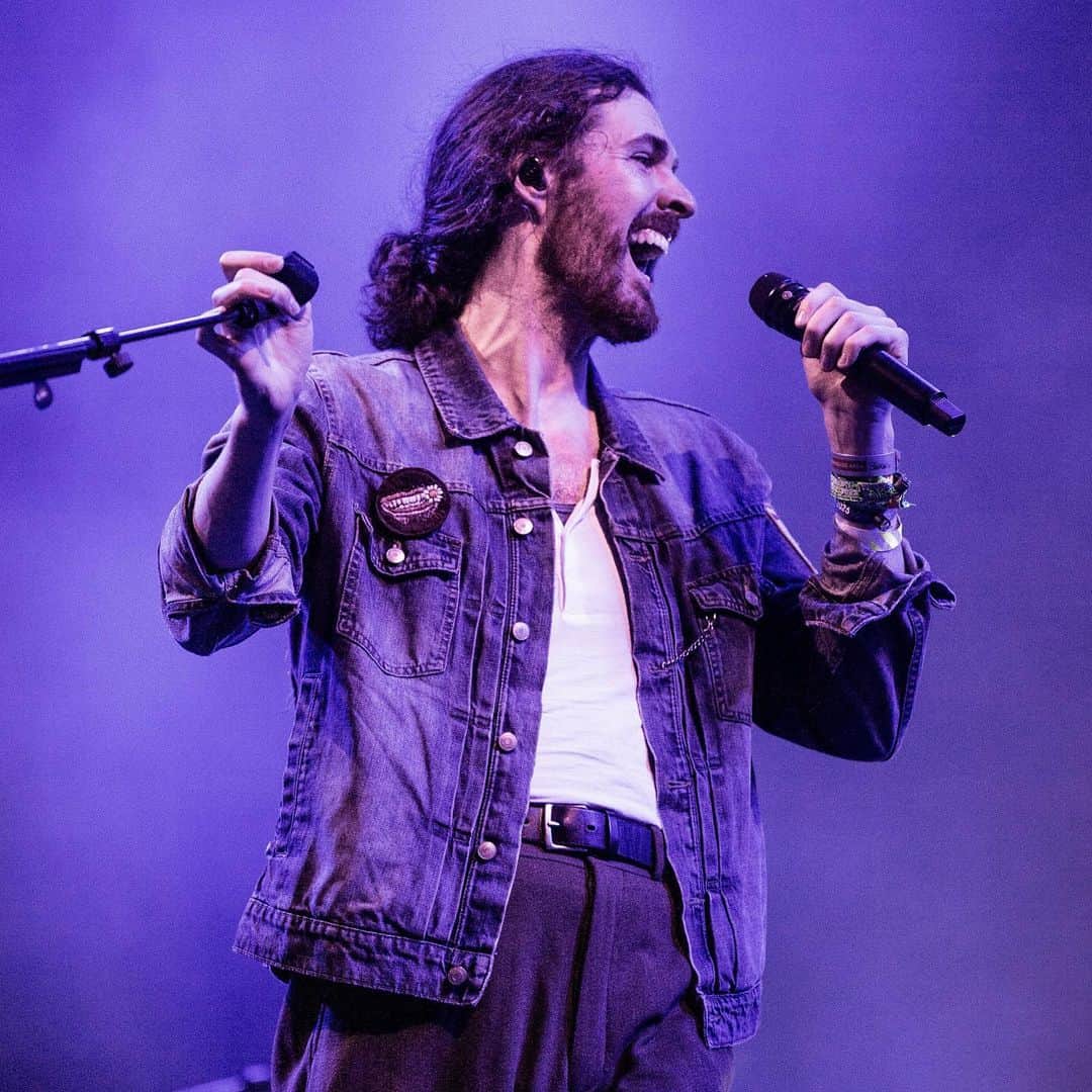 ホージアのインスタグラム：「Can’t really describe how much fun it was performing yesterday at @glastofest! Thank you to everyone who came to the surprise set on Friday, it felt so good to be back among that energy - there’s nothing quite like it. So much love.  📷 @ruthlessimagery」