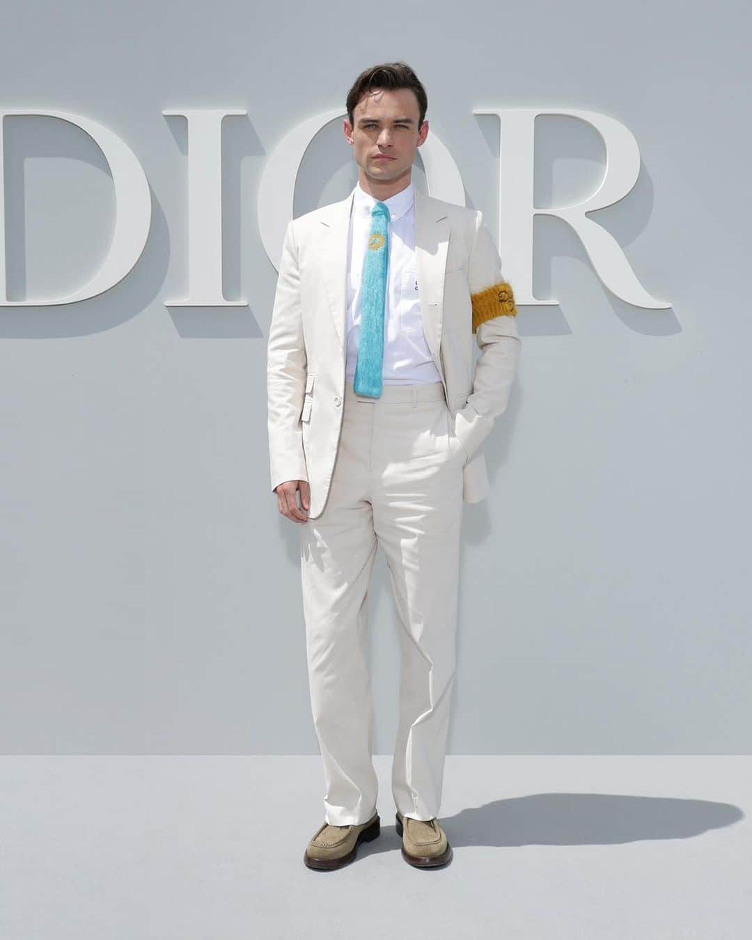 のインスタグラム：「We wrap up our #StarsinDior coverage from Friday's #DiorSummer24 show by @MrKimJones with the globe-spanning quartet of @DiorBeauty ambassador @ThomasADoherty, @JBalvin, @Meeeeeeeel_ and @FaiKhadra.」