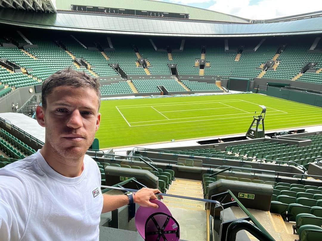 のインスタグラム：「Un año más!!! Hola @wimbledon 🍀🎾🇬🇧😍」