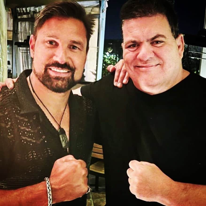 マヌー・ベネットのインスタグラム：「Awesome to meet the master of Brazilian Jiu Jitsu @riganmachado. We spoke about our connection to Greek warrior @stefanos_miltsakakis & one of the first legends of MMA @markkerrtsm #brazilianjiujitsu #mma #ufc」