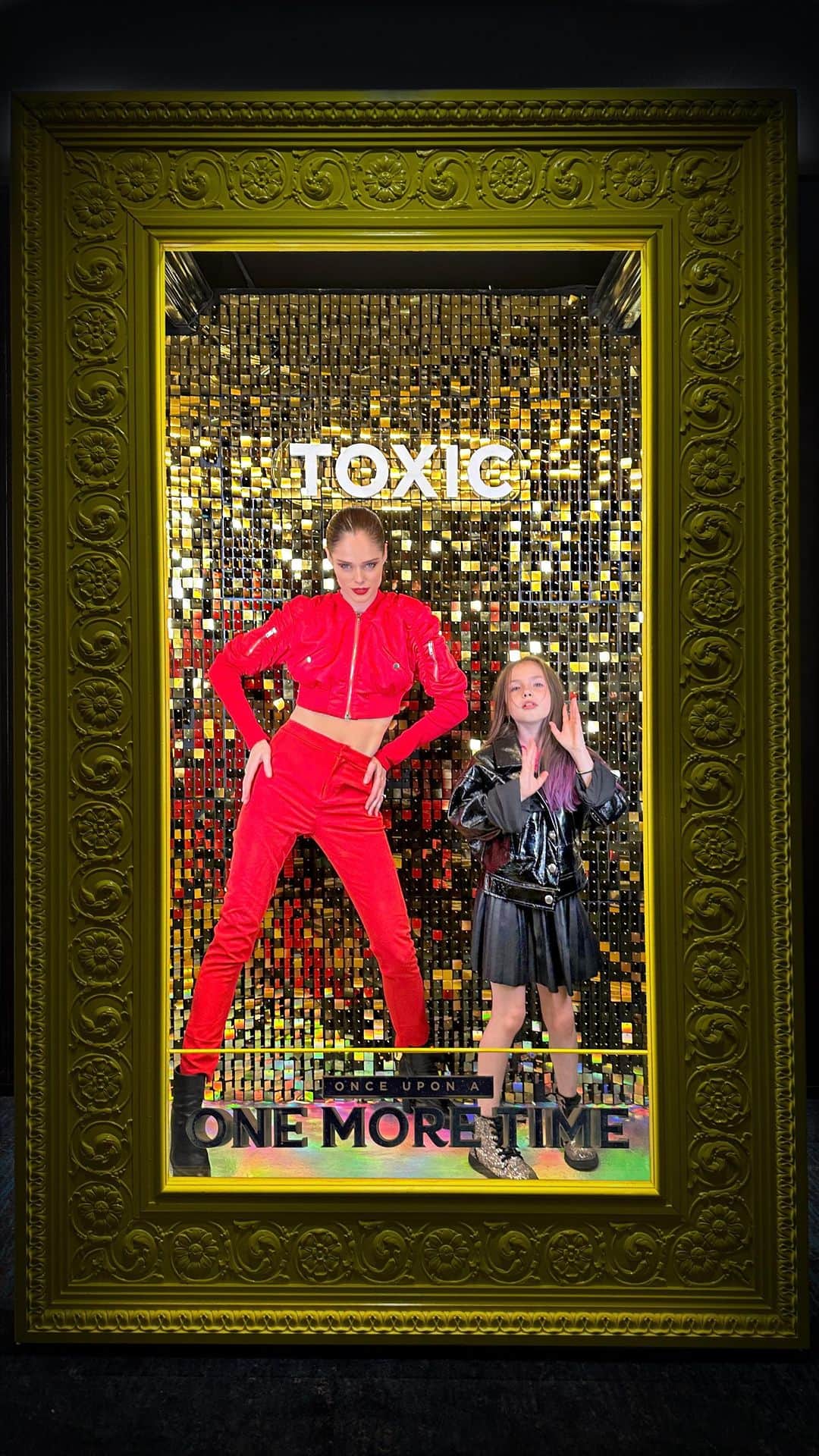 ココ・ロシャのインスタグラム：「My baby girl @ioniconran and I had an absolute blast at @OneMoreTimeBway last night! 💕@britneyspears 💕」