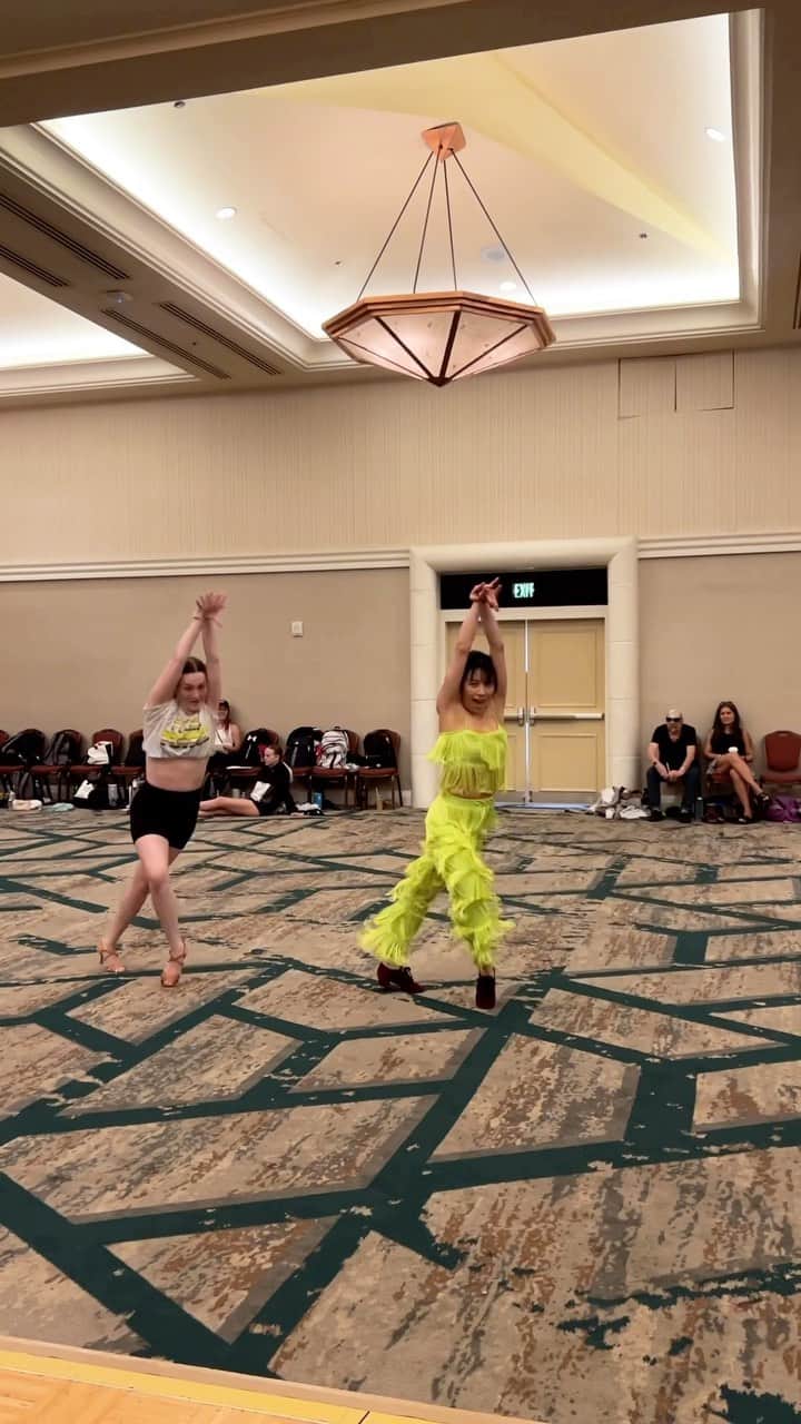 ジェシカのインスタグラム：「Having so much fun at @fluiddance Nationals!! 💚  @sadie.rubin 💃🏻  @jjsclass 💋」