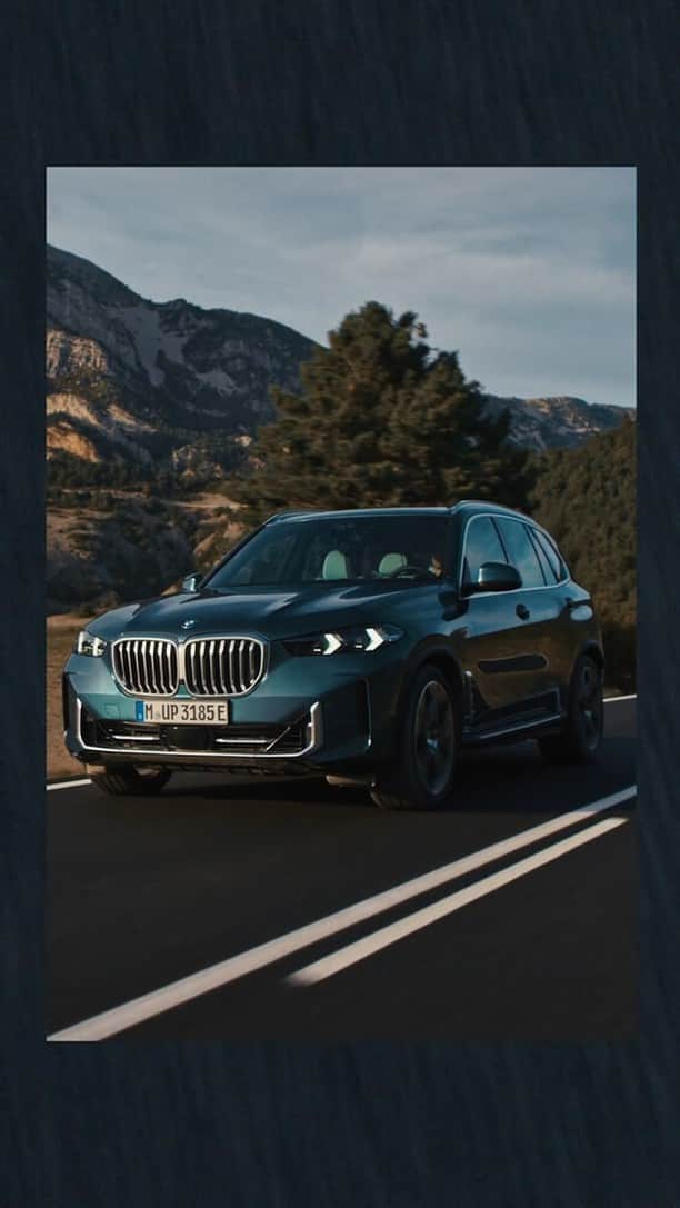 BMWのインスタグラム：「Welcome poise and enhanced technology with open arms. 👐 The new BMW X5. #THEX5 #BMW #X5 #JoyElectrified #PluginHybrid __ BMW X5 xDrive50e: Combined fuel consumption, weighted: 1.1–0.8 l/100 km. Combined power consumption, weighted: 27.0–22.9 kWh/100 km. Combined CO2 emissions, weighted: 26–18 g/km. Electric range: 94.0–110.0 kilometers. All data according to WLTP. Further info: www.bmw.com/disclaimer」