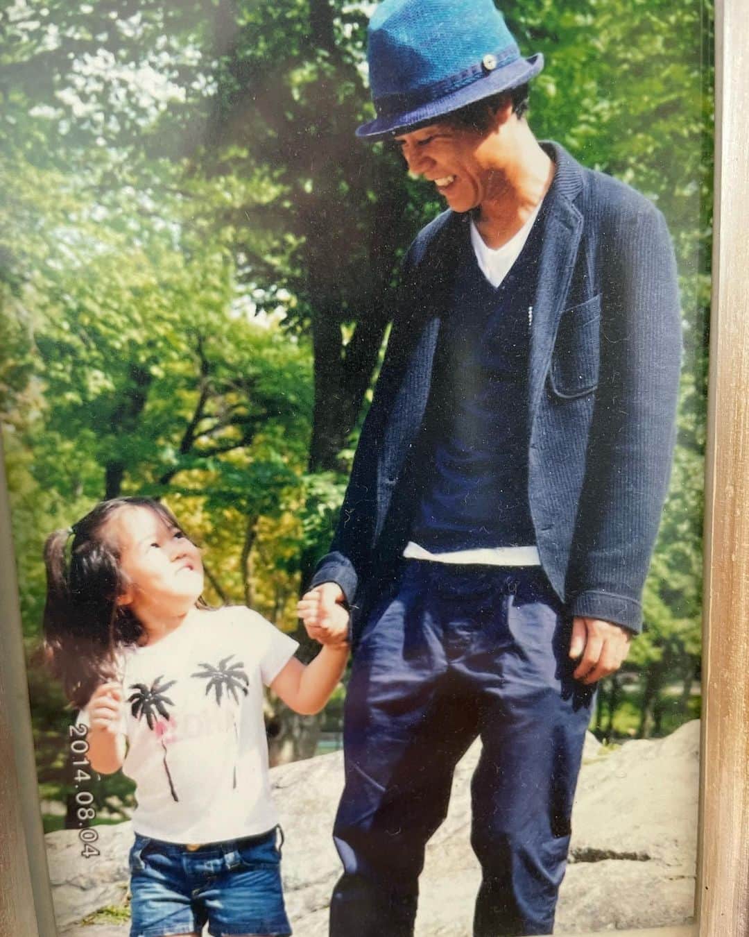 名倉潤さんのインスタグラム写真 - (名倉潤Instagram)「昨日は娘の13歳の誕生日でした🎊家族で食事に行ってお祝いしました🍾 こんなにちっちゃかった娘も13歳まだまだこれからだけど、成長したなぁとしみじみ😂 これからも人に優しくそだってね🥹いつまでも見守ってるよ。 いつも笑顔くれてありがとう😂 ずっと愛してるよ😘 親バカなパパより今は手も繋いでくれないけど😃 #誕生日ディナー」6月25日 5時56分 - nagrat1968
