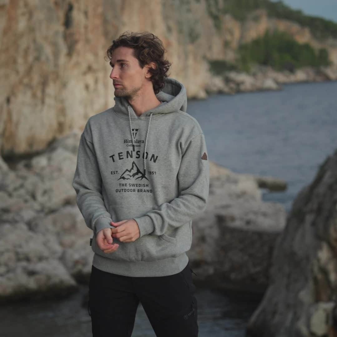 テンソンのインスタグラム：「Our cozy Himalaya Hoodie is perfect for summer evenings and morning walks. Made in organic cotton & recycled polyester and on top of that we have CarbonZERO certified it - read more in the link below.⁠ ⁠ The Carbon Capture Certificate guarantees that all of the carbon dioxide released in the making of a product is sequestrated in trees. This increased carbon sink is ensured through growth-enhancing measures, primarly the planting of new forests. Consumers are presented with the option to choose a product with no carbon footprint! ⁠ ⁠ The Carbon Capture Company plants enough trees to absorb the amount of carbon dioxide contracted by the licensee. Planting is done on land that is not arable nor suitable for pasture.⁠ Read more at CarbonZEROproduct.com⁠ ⁠ #tenson #theswedishoutdoorbrand #hvarisland #hvarislandcroatia #croatia #outdoors」