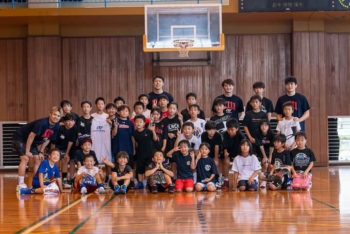 笹山貴哉のインスタグラム：「熊本復興支援として参加させていただきました🏀 子供達の笑顔、熊本という町が本当に素晴らしかったです！ @ishikawakaito  ありがとうございました！」