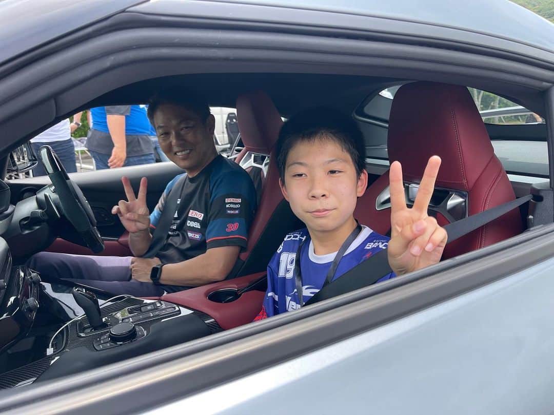 脇阪寿一さんのインスタグラム写真 - (脇阪寿一Instagram)「第4回 脇阪寿一のほな行こCAR！淡路島 75台 119人のクルマ好きを繋ぐドライブイベント無事終了です。  参加頂きましたクルマ好きの皆様 ご協力頂きました、SARD様、RECARO様、NEW様、Owltech様 ご協賛頂きました 小倉クラッチ様、weds様 運営の11プロジェクトメンバーの皆さん ありがとうございました。  クルマで繋ぐ人々の笑顔はいつも最高です👍  次回は秋に開催します。  #ほな行こCAR #ドライブイベント #クルマ好き  #クルマ好きな人と繋がりたい  #11プロジェクト #sard #インテリアガード  #RECARO #Owltech #小倉クラッチ #weds  #淡路島」6月25日 17時03分 - juichiwakisaka