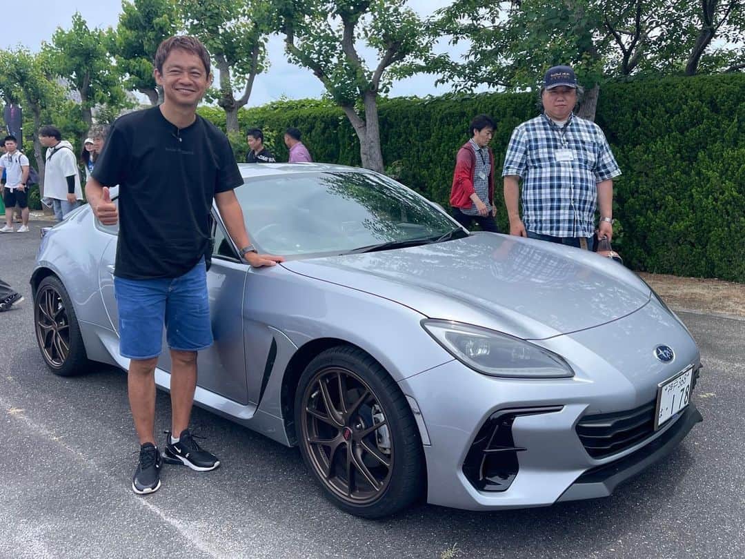 脇阪寿一さんのインスタグラム写真 - (脇阪寿一Instagram)「第4回 脇阪寿一のほな行こCAR！淡路島 75台 119人のクルマ好きを繋ぐドライブイベント無事終了です。  参加頂きましたクルマ好きの皆様 ご協力頂きました、SARD様、RECARO様、NEW様、Owltech様 ご協賛頂きました 小倉クラッチ様、weds様 運営の11プロジェクトメンバーの皆さん ありがとうございました。  クルマで繋ぐ人々の笑顔はいつも最高です👍  次回は秋に開催します。  #ほな行こCAR #ドライブイベント #クルマ好き  #クルマ好きな人と繋がりたい  #11プロジェクト #sard #インテリアガード  #RECARO #Owltech #小倉クラッチ #weds  #淡路島」6月25日 17時03分 - juichiwakisaka