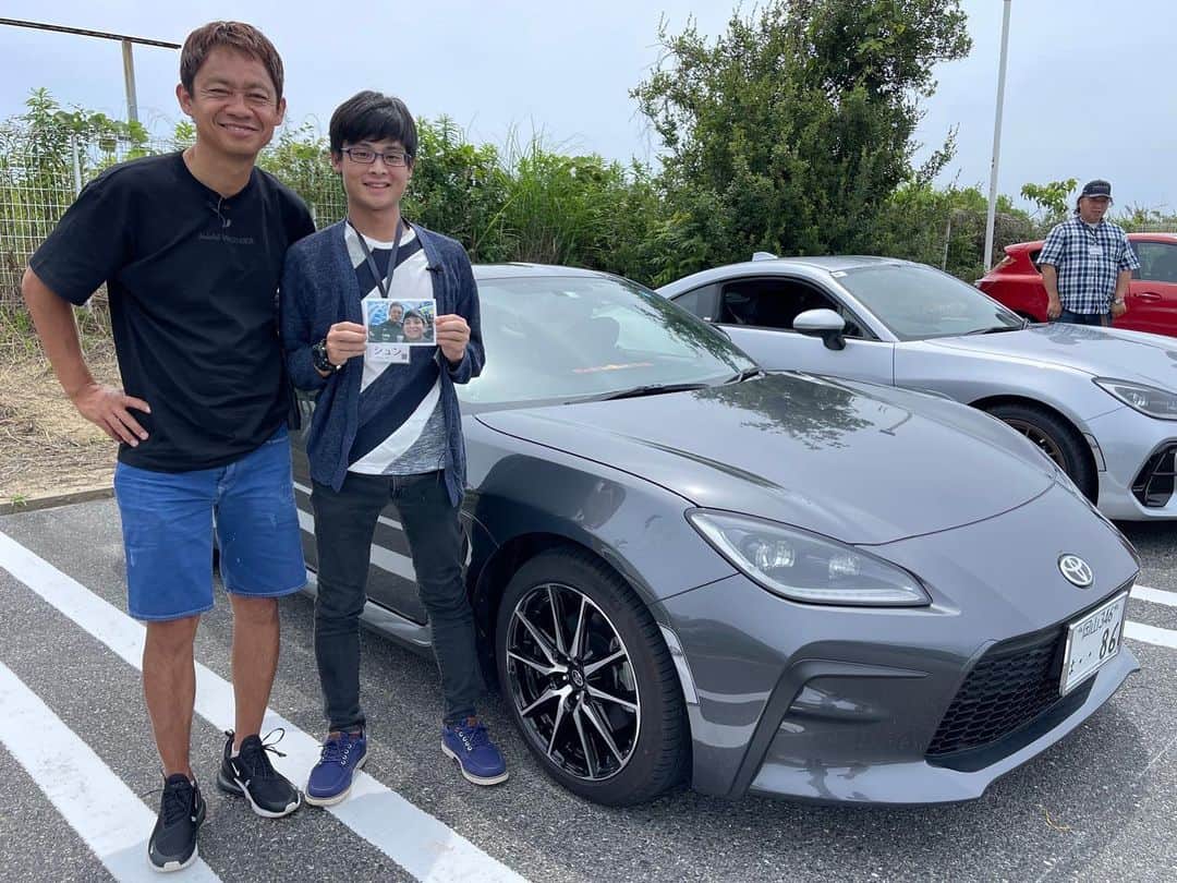 脇阪寿一さんのインスタグラム写真 - (脇阪寿一Instagram)「第4回 脇阪寿一のほな行こCAR！淡路島 75台 119人のクルマ好きを繋ぐドライブイベント無事終了です。  参加頂きましたクルマ好きの皆様 ご協力頂きました、SARD様、RECARO様、NEW様、Owltech様 ご協賛頂きました 小倉クラッチ様、weds様 運営の11プロジェクトメンバーの皆さん ありがとうございました。  クルマで繋ぐ人々の笑顔はいつも最高です👍  次回は秋に開催します。  #ほな行こCAR #ドライブイベント #クルマ好き  #クルマ好きな人と繋がりたい  #11プロジェクト #sard #インテリアガード  #RECARO #Owltech #小倉クラッチ #weds  #淡路島」6月25日 17時03分 - juichiwakisaka