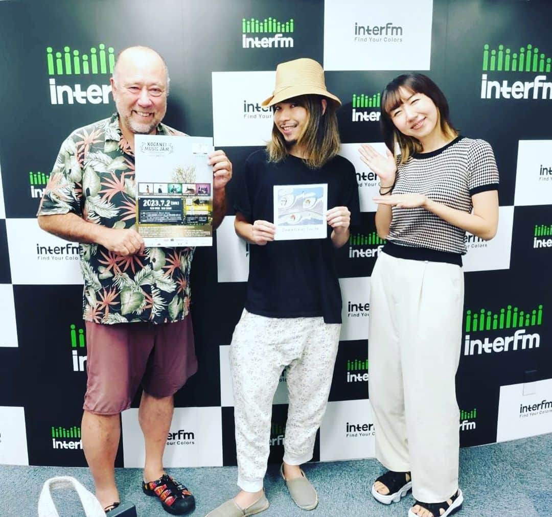 YoYoのインスタグラム：「本日Inter FM『Lazy Sunday』へゲスト生出演でおじゃましました、ありがとうございました！  高須クリニックCM曲「Beautiful Smile」歌入りver.のフルオンエアはとても嬉しく、ジョージさんマヤさんとの楽しすぎました放送の模様は・・・  radikoで！！！ ↓ https://radiko.jp/share/?sid=INT&t=20230625110000  SOFFetデビュー20周年を機にリリースしたアナログ盤について、たっぷりと取り上げていただき、 7/2(日)開催の音楽フェスについても！  詳細は以下です。是非最後の駆け込みを、皆さんお越しください！ ————————— ＜一般発売 チケット購入はこちらから＞ https://www.cnplayguide.com/evt/evtdtl.aspx?ecd=CNC30027  小金井市イメージキャラクター"こきんちゃん"もやって来る！2012年のデビューライブより活動10周年のYoYo the "Pianoman"が、再びスタート地点である小金井 宮地楽器ホール(大ホール)へ舞い戻る今回の周年記念ライブは7月2日(日)開催、豪華アーティストを交えて繰り広げる音楽フェス『KOGANEI MUSIC JAM 2023』   出演アーティストにはキヨサク(MONGOL800)、fox capture plan、GAKU-MC、GooF(SOFFet/アスタラビスタ)、YoYo the "Pianoman"、さらにスペシャルゲストには高須クリニック高須克弥院長、という超豪華ラインナップ！！！ SOFFet デビュー20周年も重なるダブルアニバーサリータイミングとして今年リリースしたアナログ盤「Beautiful Smile」（高須クリニックCMソング）、今コラボ出演は如何に！？   さらにキヨサク(MONGOL800)、GAKU-MC、GooF(SOFFet/アスタラビスタ)のバッグはYoYo the "Pianoman" Bandが担当！参加メンバー発表！これまでを超える豪華フル編成となるメンバー構成。 そしてさらに！オープニングアクトには地元小金井市代表チャン・オータ(ものまねミュージシャン)がやって来る！13:30オープン14:30スタート(Opening Act 14:10〜予定)より、各出演者の間に休憩を挟みながら続々とライブをお楽しみいただく音楽フェス形式のライブイベント。ステージ転換時のホワイエエリアではドリンク等の提供も行われ、室内楽ミニライブも開催！   JR「武蔵小金井」南口徒歩１分に位置する小金井 宮地楽器ホールへ各地より是非ご来場の上、武蔵小金井で過ごすひとときも合わせてお楽しみください。チケットはCNプレイガイドにて発売中！ https://yoyothepianoman.bitfan.id/contents/102896 ————————— #soffet #yoyothepianoman #キヨサク #mongol800 #gakumc #foxcaptureplan #koganeimusicjam #kmj2023 #小金井市 #武蔵小金井 #東小金井 #国分寺 #花小金井　#武蔵境 #フェス #三鷹 #小平 #中央線 #音楽フェス #夏フェス #smilediningswitch #nailsaloncomodo #炭火焼鳥ツン #CAPLI #マイナビバイト #金澤建設 #小金井祭典株式会社 #高校受験ナビ #黄金バルiter #playwright」