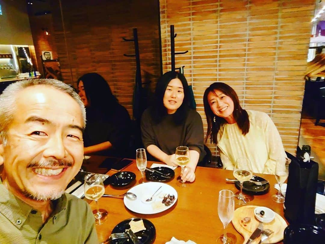 大隅智子のインスタグラム：「懐かしいお2人とお食事へ。久しぶりでしたが、たくさん食べて飲んで話しました！ 楽しい夜でした！ 飲み過ぎ、笑。 #スペイン料理　#dali #パエリア　#広島」