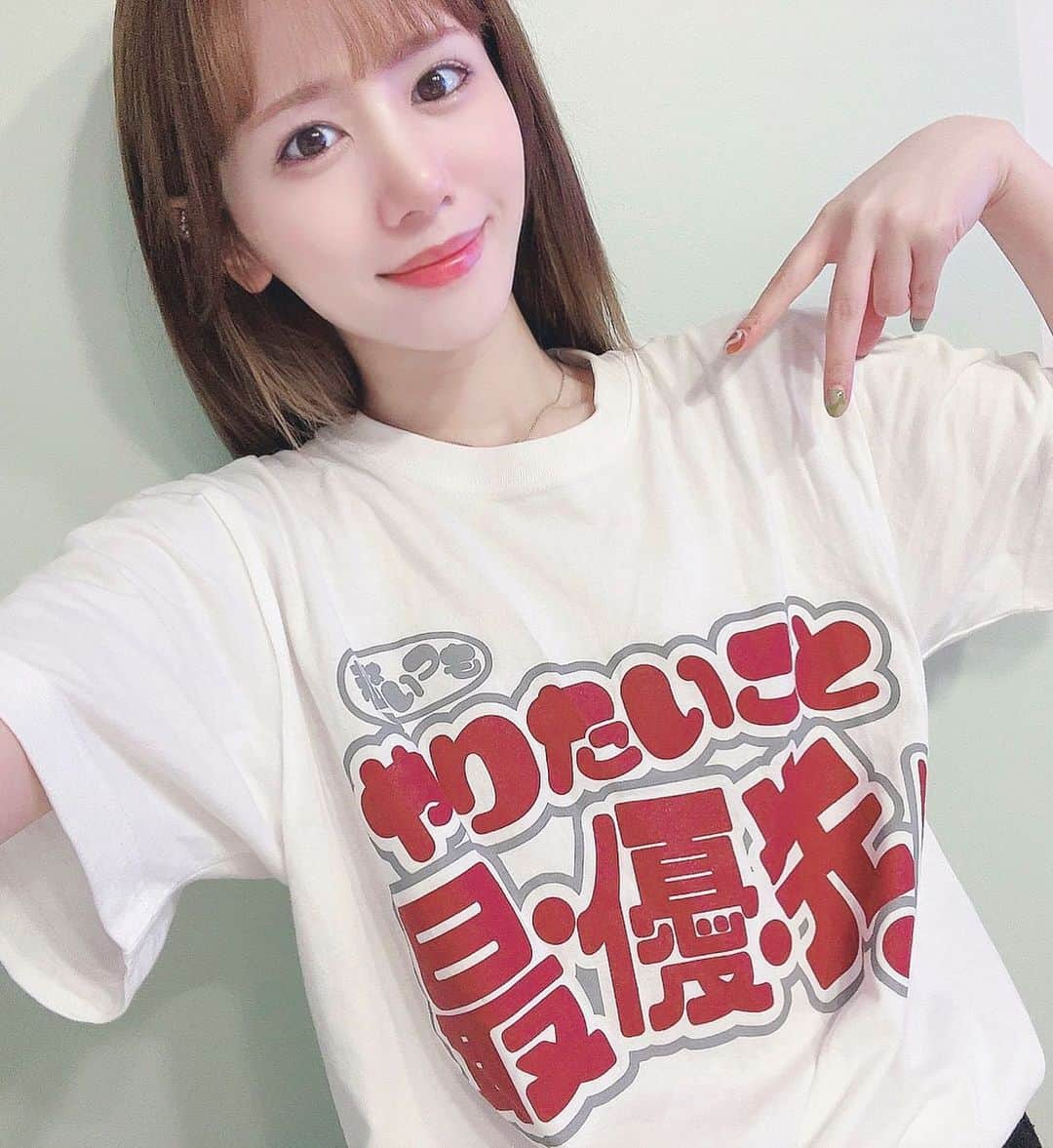 原望奈美さんのインスタグラム写真 - (原望奈美Instagram)「やりたいこと最優先❤️ ⁣ ⁣ ⁣ささ〜踊るぞ〜！  ⁣ちなみにTシャツは #リコリスリコイル #錦木千束 ちゃんの大好きなセリフ♡ ⁣ ⁣ ⁣かわいい〜♡ アニメイトで即買いしたやつです。 ⁣ ⁣ ⁣ ⁣ ⁣ ⁣ ⁣ ⁣ ⁣#やりたいこと最優先 #リコリコ #ちさたき #井ノ上たきな #たきな #ちさと #アニヲタ #Tシャツ #tシャツコーデ #アニメ好きな人と繋がりたい #アニメイト #fashion #ファッション #lycorisrecoil #nishikigichisato #inouetakina #anime #animelover #animegirl #makeup #아니메 #리코리스리코일 #귀여워 #티셔츠 #패션 #하고싶은일최우선 #일상그램 #데일리코디　 ⁣ ⁣ ⁣ ⁣ ⁣ ⁣ ⁣」6月25日 15時44分 - vo_nozomi