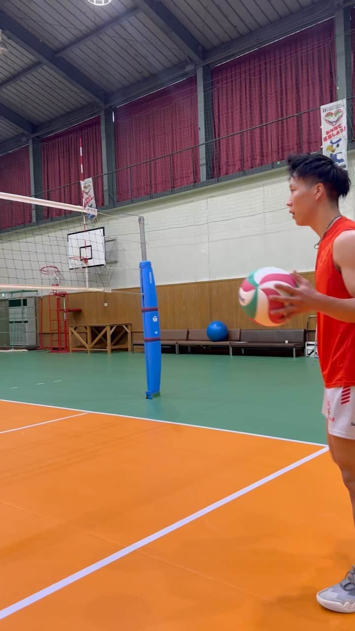 久保田雅人のインスタグラム：「basketball🏀✖️volleyball🏐 #volleyball #バレーボール #Vリーグ #大分三好ヴァイセアドラー #basketball #Spike」