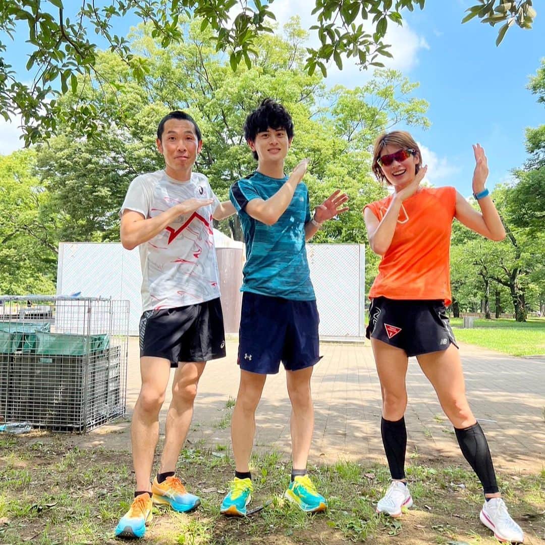 西谷綾子のインスタグラム：「🌳 7時50分スタート @gambaleyusuke 20kmイベント よしきくんと @yoshiki_6236  ゲストペーサー🏃‍♀️🥰  蒸し暑い中お疲れさまでした🥹👏 ゆうすけくんが言うように 涼しい時と比べず、出来なかったことに落ち込まず、 できる範囲でがんばっていきましょうーー🔥🥹  今後の予定🗓️ 7/8(土) 5:45/km 🈵 7/15(土) 6:00/km 🈵 7/16(日) 5:15/km 🈵 7/22(土)1kmインターバル×5本 (5:15/km、4:45/km、4:15/kmを担当) 8/5(土) 5:15/km 8/12(土) 5:45/km 8/26(土) 6:00/km 残りわずかな日もあるのでお早めに♡  イベント後はバタバタとごめんなさい🙇‍♀️ 無事に千葉に到着しました🚃  19時〜チバテレ📺⚽️ 柏レイソル応援番組📣「ライジングレイソル」 佐藤大さんの解説で2試合振り返ります⚽️✍️ インタビューは片山 瑛一選手です！  お楽しみに💛🥰」