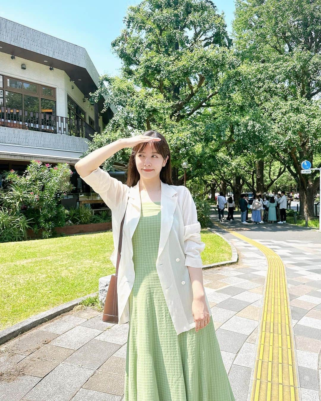 佐藤あやのインスタグラム：「今日はとっても暑いね🍧  お気に入りのワンピースきてお出かけしてきました💚 @libjoie   #libjoie#リブジョア#ootd#naturalbeautybasic#celine#pr」