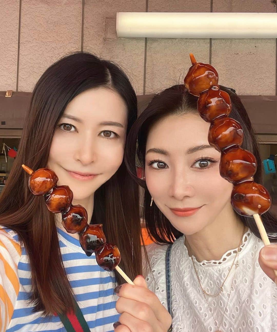 小鳥寿未代さんのインスタグラム写真 - (小鳥寿未代Instagram)「憧れの @mizutanimasako さんが焼いたみたらし団子♫  すごーくもちもちして美味しかった♡ 何より彼女が焼いたって事もあり世界一美味しい🤗  ありがとうございます♫  #みたらし団子  #みたらしだんご  #みたらしだんご  #みたらし  #団子  #だんご  #大判焼き  #串カツ  #串かつ  #お好み焼き  #世界一  #愛知県  #美人  #モデル  #model  #水谷雅子  #料理  #美容  #料理記録」6月25日 16時12分 - piyopiyo777