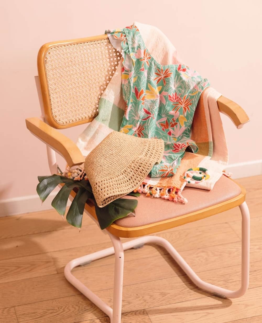 デプチオーさんのインスタグラム写真 - (デプチオーInstagram)「Top 3 des accessoires indispensables de notre été : ⁠ 💛 le chapeau Mumu en raphia⁠ 💛 des bracelets colorés⁠ 💛 une fouta XXL imaginée avec @gabrielle.paris⁠ ⁠ 🌎 Our 3 essential accessories for summer: the Mumu raffia hat, colorful bracelets, an XXL fouta imagined with @gabrielle.paris 💛⁠ ⁠ #despetitshauts #despetitshautsaddict #lavieenplusjolie #valisedete #accessoires」6月25日 16時15分 - despetitshauts