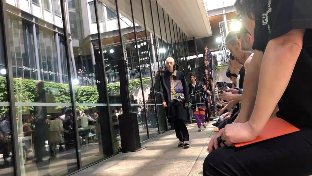 石塚啓次のインスタグラム：「色使い、切り替えが凄す過ぎました！ 綺麗なショーでした！  @kolorofficial   #石塚啓次 #YouTube #宵宵祇園  #yoiyoigion  #ブエナビスタデポルテ #buenavistadeporte #バルセロナ」