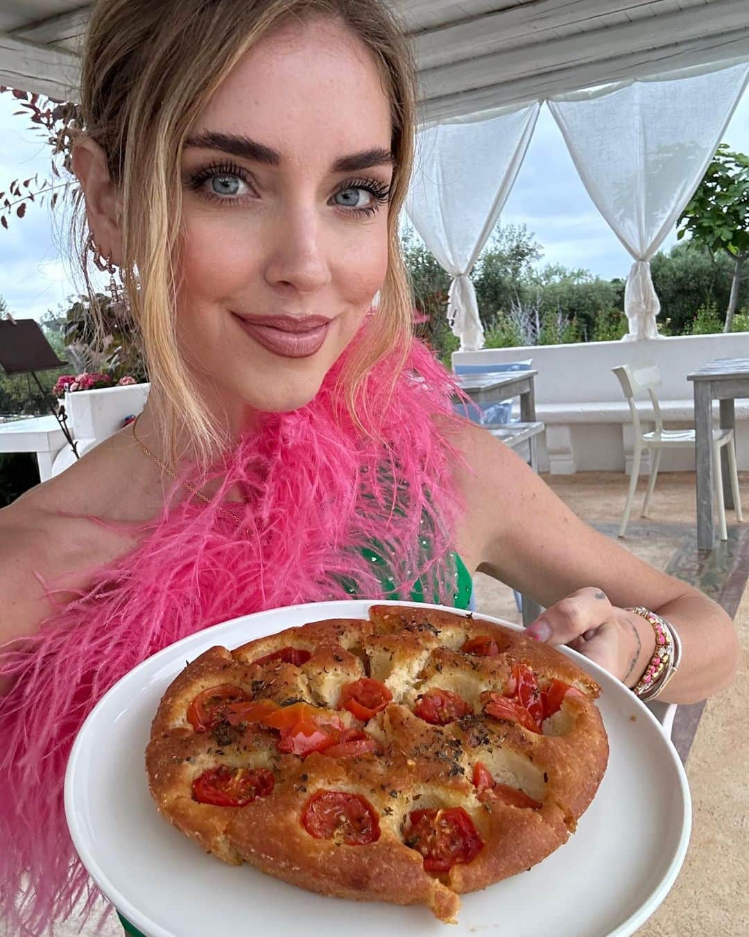 キアラ・フェラーニさんのインスタグラム写真 - (キアラ・フェラーニInstagram)「Last night in @chiaraferragnibrand top 🌸」6月25日 16時16分 - chiaraferragni