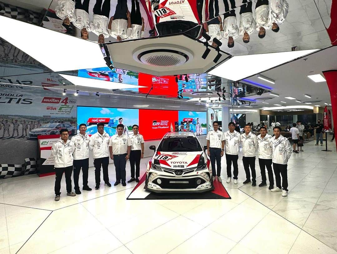 Toyota team thailandのインスタグラム：「TGRTT ร่วมงาน New Corolla Altis - THE DAY TO FEEL IT MORE @TOYOTA ALIVE บางนา รับเกียรติจากคุณณัทธร ศรีนิเวศน์  รักษาการผู้ช่วยกรรมการผู้จัดการใหญ่ บริษัทโตโยต้า มอเตอร์ ประเทศไทย จำกัด มอบช่อดอกไม้แสดงความยินดีกับแชมป์โลกรายการ 51st ADAC 24h Nürburgring พร้อมให้สัมภาษณ์ประสบการณ์ประทับใจจากการแข่งขันตลอด 10 ปีที่ผ่านมา ติดตามเชียร์ 🚗TGRTT x Bangsaen GrandPrix 2023 วันที่ 28 มิถุนายน -2 กรกฎาคมนี้ สนามเฉพาะกิจเลียบหาดบางแสน ที่มีเสน่ห์ที่สุดในโลกกับ TGRTT ที่จะลงแข่งขันรายการใหญ่ทั้ง Thailand Super Series R.3-4 & RAAT Thailand Endurance International Championship R.2」