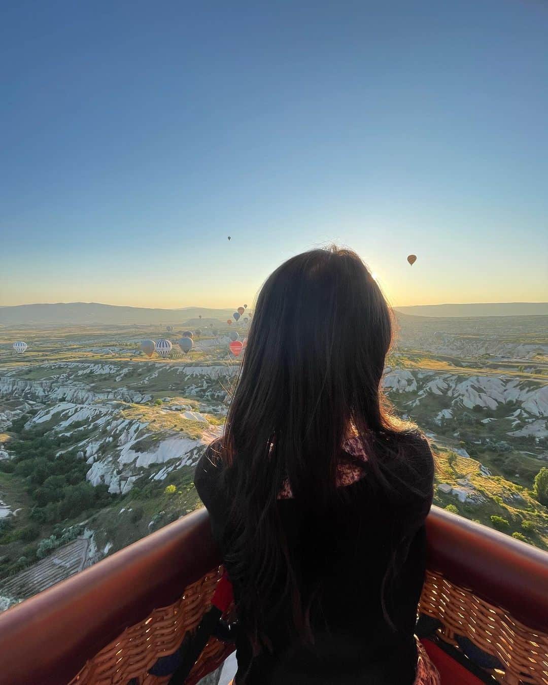 伊川愛梨さんのインスタグラム写真 - (伊川愛梨Instagram)「トルコに移動して気球乗った🎈  同じツアーのおじいちゃんが写真撮るの上手くて友達と交換ずつたくさん撮ってもらった！笑」6月25日 16時18分 - shirakawa_airi_