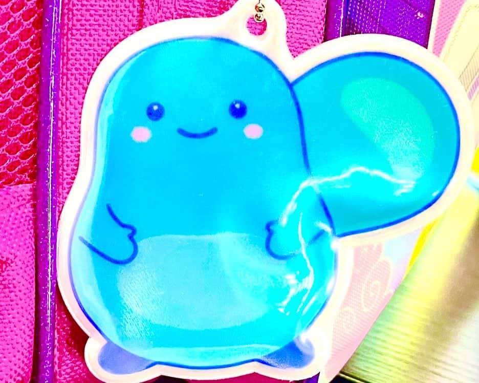 上原歩子のインスタグラム：「江ノ島水族館で買った『あわたん🫧』 あゆたんと一文字違いで親近感🥰🥰 可愛い💖 会えて嬉しかった🫧🍓☺️ #あわたん  #江ノ島水族館」