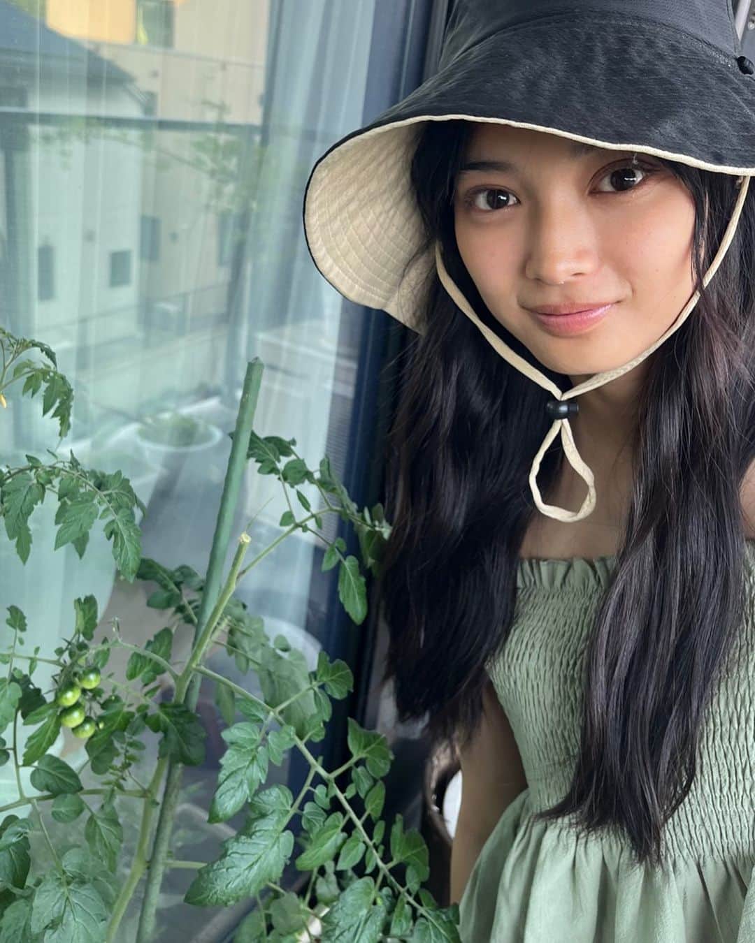 のインスタグラム：「· トマト成長中🍅」