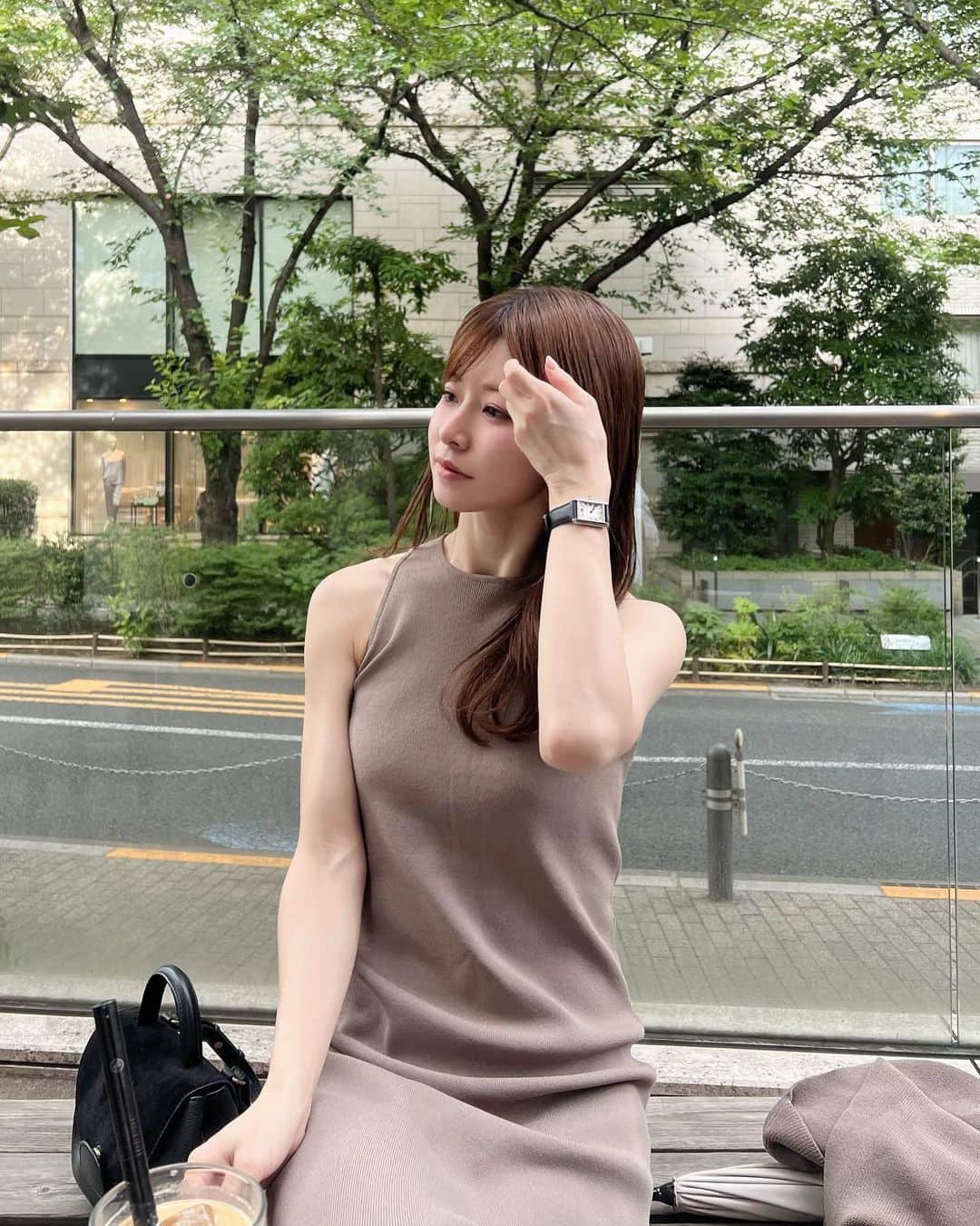 のインスタグラム：「先日のOFF🍃  公開前から楽しみにしていた リトルマーメイドを観に🐠🫧♡  子供の頃から大好きで何度も何度も観た作品  実写版は映像が綺麗すぎて.. 歌声も美しすぎて鳥肌でした。🪿✨  ディズニーの世界観っていくつになっても わくわくする☺️♡  ワンピースは @olu.myself コラボ♡ 室内肌寒いことも多いので、ボレロすごく重宝します🖤」