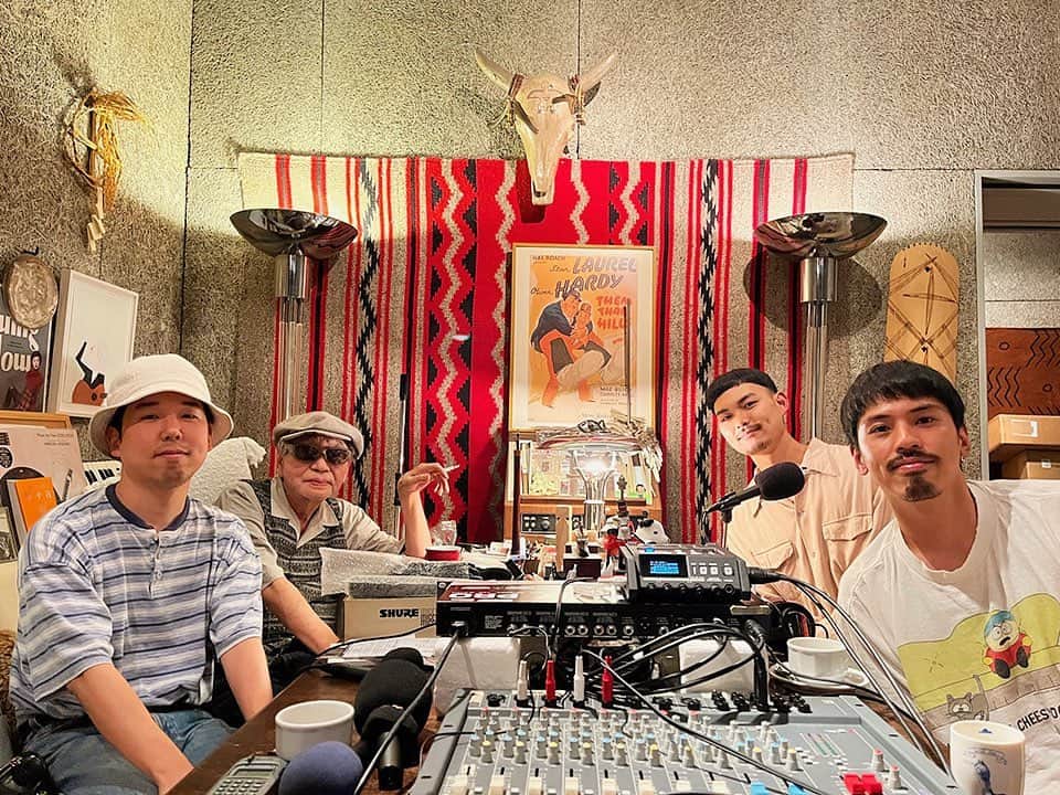 never young beachさんのインスタグラム写真 - (never young beachInstagram)「RADIO🌙TONIGHT 📡本日6月25日(日) 深夜25時から放送📢 細野晴臣さんのラジオ番組『Daisy Holiday!』にnever young beachが出演します📻 ぜひ、お聞きください！ 🌐never young beach are going to be on the radio of Haruomi Hosono "Daisy Holiday!"  @interfm897 @hosonoharuomi_info   https://www.interfm.co.jp/holiday/」6月25日 16時54分 - never_young_beach_official