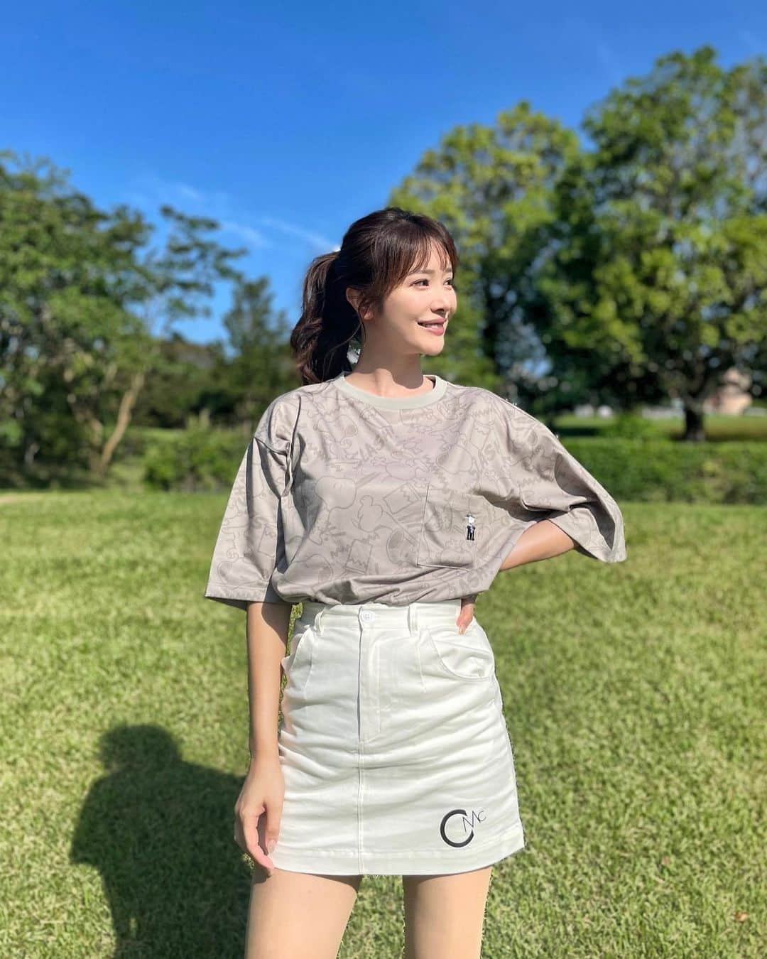 宇水遥佳さんのインスタグラム写真 - (宇水遥佳Instagram)「. 晴れの日はもう夏みたいですね⛳️ 今年初かき氷がゴルフ場で売っていたので 食べたら体がひんやりして気持ちよかったぁ✨ . ウェアはミズノとスヌーピーのコラボ🥰 めちゃくちゃかわいいっ☺️ スカートはセシルゴルフのものを合わせました⭐️ @ochizu_golf ちゃんと初ラウンドできてとっても 楽しかったです♫また8月も楽しみ〜💓 . . @mizuno_official_shop  @jeeta_al_shop  #ミズノスヌーピー #セシルゴルフ  #ゴルフ女子 #ゴルフコーデ #夏ゴルフ #千葉ゴルフ」6月25日 16時54分 - haruka._.usui