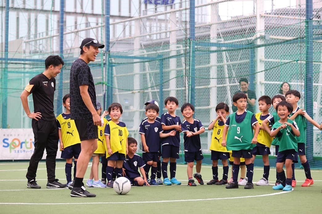 長谷部誠さんのインスタグラム写真 - (長谷部誠Instagram)「*** MAKOTO HASEBE SPORTS CLUB ⚽️ 1年に一度の恒例サッカークリニック。 今では本当に多くの子どもたちがMHSCでサッカーを楽しんでくれて、この活動を続けることの喜びを感じさせてくれます。 サッカーを通し、少しでも子どもたちの人間形成の助けになれば、サッカー選手としてとても嬉しく思います！ @makoto_hasebe_sports_club17」6月25日 7時58分 - makoto_hasebe_official