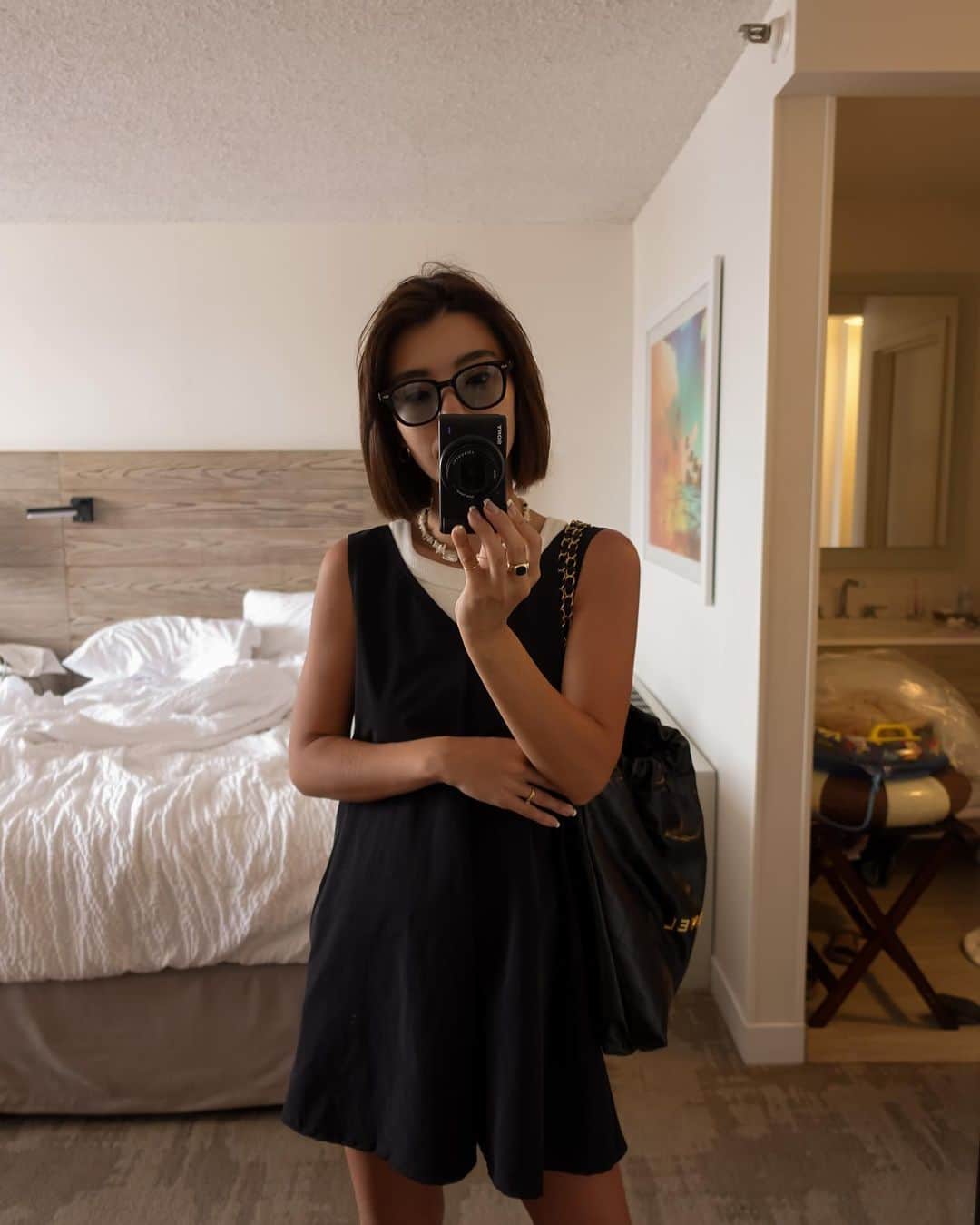MOYAのインスタグラム：「Day 3.  アラモアナ行って海行ってな日🏖️ トイレから戻ってきたらKはDodgersになってた👶🏻⚾️  前半のホテルはアロヒラニ♡ 立地も良かったしホテル内のレストランも美味しかった✨  #子連れハワイ #ハワイ旅行 #家族旅行 #夏休み #アロヒラニリゾートワイキキビーチ  #hawaii #waikiki」