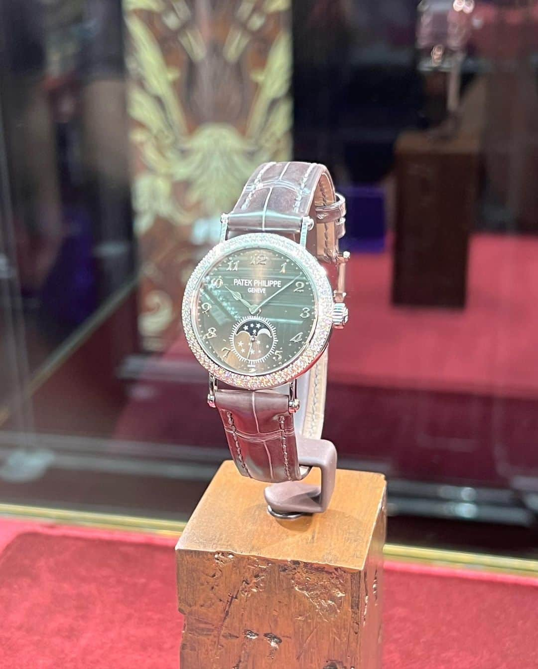 高倉絵理さんのインスタグラム写真 - (高倉絵理Instagram)「『Patek Philippe Watch Art Grand Exhibition Tokyo 2023』へご招待いただきました。  パテック フィリップは、6回目となるこの世界的グランド・エキシビションの開催地として、フラッグシップ市場のひとつである日本を選択。  店頭へ行っても見ることすらできない現行モデルなど約500点も展示されていて パテックフィリップが開催した最大のエキシビションだそう。  色々なお話を聞けたり希少な時計を拝見できて楽しい時間でした。  #パテックフィリップ #PatekPhilippe」6月25日 8時15分 - eri_t28