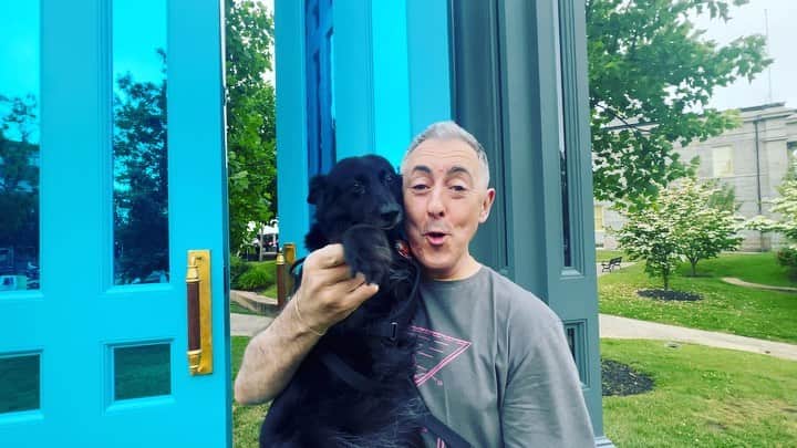 アラン・カミングのインスタグラム：「It’s Saturday Night On Broadway with special guest Lala!!!」