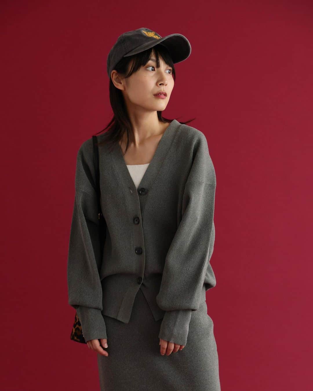JOURNAL STANDARD relumeさんのインスタグラム写真 - (JOURNAL STANDARD relumeInstagram)「Pre-order10%off！  2023年秋冬の対象予約アイテムを10%OFFでお買い求めいただける、先行予約会「PRE ORDER 10% OFF Campaign」がスタート！  【開催期間】 6/22 Thu. - 7/2 Sun.  秋冬の人気品も対象に？！この機会をお見逃しなく…！  --------------------  ガーメントダイベスト ¥7,700 (税込) No.23080462813030  ウォッシャブルセルロースイージーパンツ ¥9,350 (税込) No.23030462105030  RELUMEギャザーパンプス ¥9,900 (税込) No.23093463003730  ウォッシャブルストレッチニットVネックカーディガン ¥8,250 (税込) No.23080462113030  ウォッシャブルストレッチニットIラインスカート ¥7,700 (税込) No.23080462115030  RELUMEスクエアバックルローファー ¥15,400 (税込) No.23093463003530  --------------------  #ootd #relumewoman #journalstandardrelume  #23aw #baycrews #relume #ジャーナルスタンダードレリューム #レリューム #ベイクルーズ #秋冬 #トレンド #ニット #ニットベスト #レイヤード #ワントーンコーデ #ワントーン #ニットカーデ #カーディガン #ニットスカート #グレーコーデ #ローファー #ギャザーパンプス」6月25日 9時04分 - js_relume