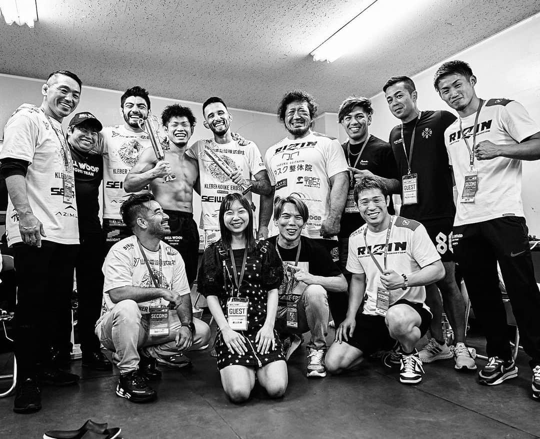 のインスタグラム：「ひとまず  昨日は1ラウンドでKO勝ちッ‼︎  1人で出来る闘いではなかった  寝かされた時にはボンサイ柔術に助けられ  bellwoodfightteamで積み上げたストライキングで仕留めた  その他にも沢山のサポートと応援で私が成り立ってます。  どこの場所でもやるやつはやる。 それを身の回りの仲間と積み上げているだけ。  これからもそうしていく。  改めてありがとうございました。  また色々と書きます^ ^  #rizin43  #ボンサイ柔術  #bellwoodfightteam  #bellwoodgym」