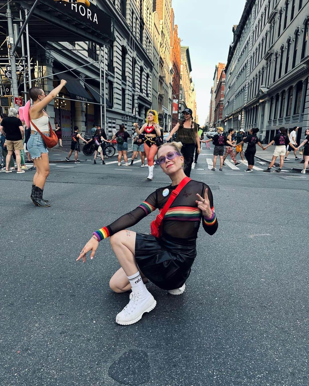 ケイトリン・ウィーバーのインスタグラム：「Best day of the year 🏳️‍🌈  Happy and safe Pride, NYC!」