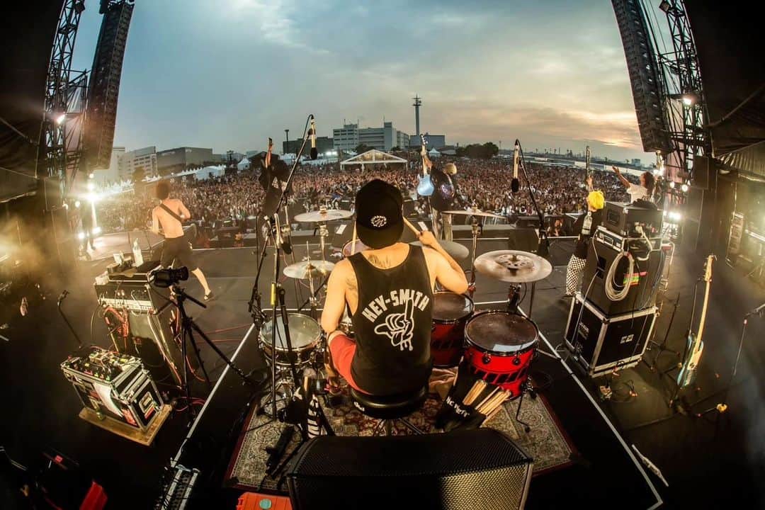 HEY-SMITHのインスタグラム：「6/24(土) 神奈川県川崎市 東扇島東公園特設会場 “DEAD POP FESTiVAL 2023” photo by @hayachinphoto」