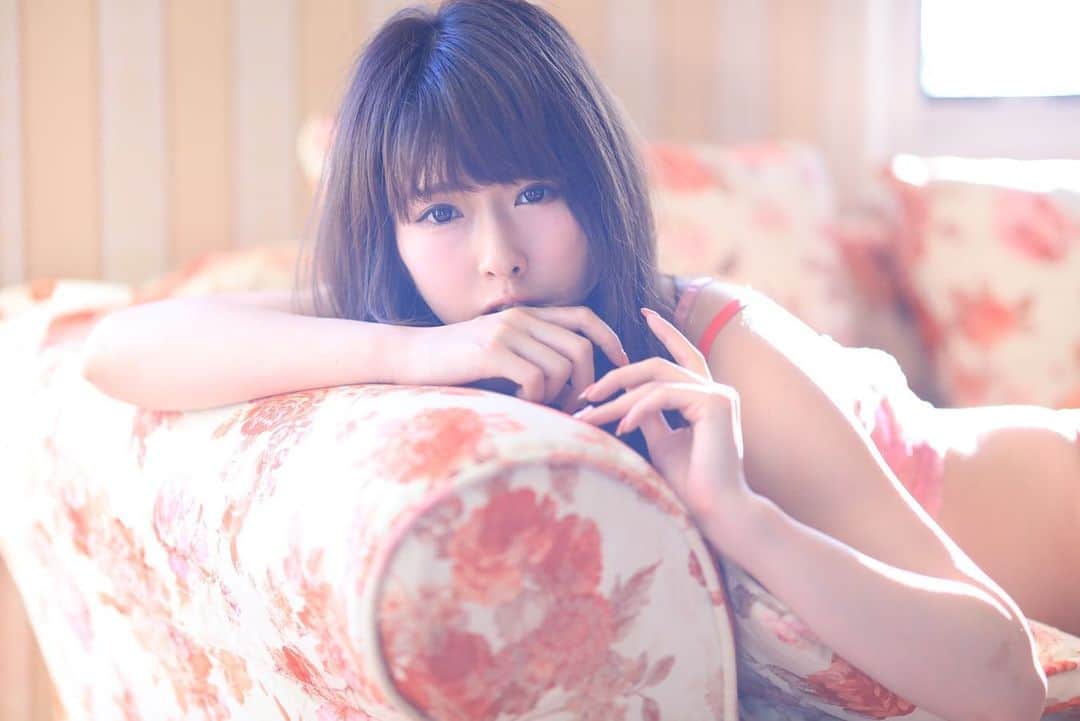 舘林佳史のインスタグラム：「橘みらい写真集✨  #橘みらい #写真集 #ポートレート #朝の光 #おはよう #モデル #ドラマティックフォト」