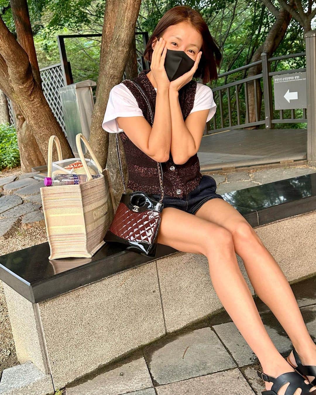イ・シヨンさんのインスタグラム写真 - (イ・シヨンInstagram)「👩🏻‍❤️‍👨🏻 서로 사진찍어주기📸 이러니까 진짜 남자친구랑 데이트하는거 같네😍🥰😘」6月25日 9時21分 - leesiyoung38