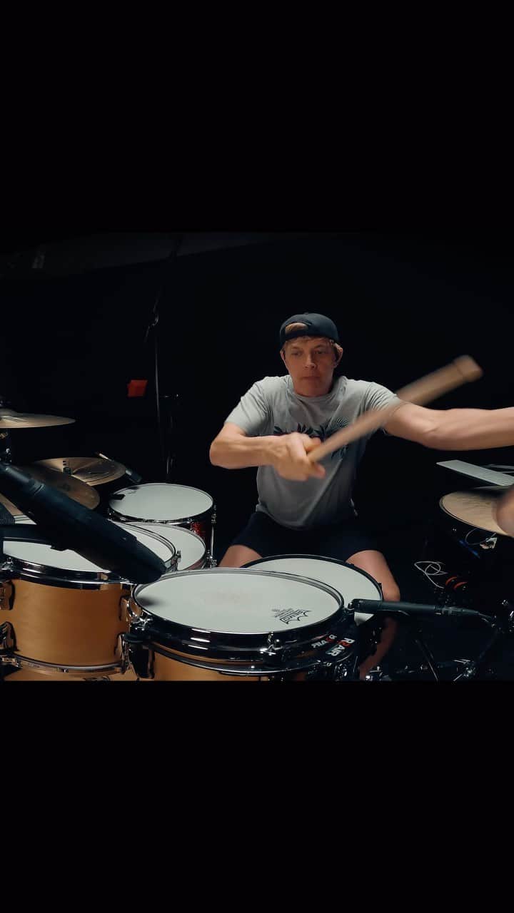 シェーン・ガラースのインスタグラム：「another clip from the  @diesel_machine_official ‘Death March’ play through. Full vid is on my my YouTube channel. Link in story  #vf15 #vicfirth #vicfirthsticks #zildjian #zildjiancymbals #zildjianfamily #teamremo #remodrumheads #remo #bigfatsnaredrum #drumming #drummer #drums #groove #chops #pearldrums #shanegaalaas #crumbweststudios」