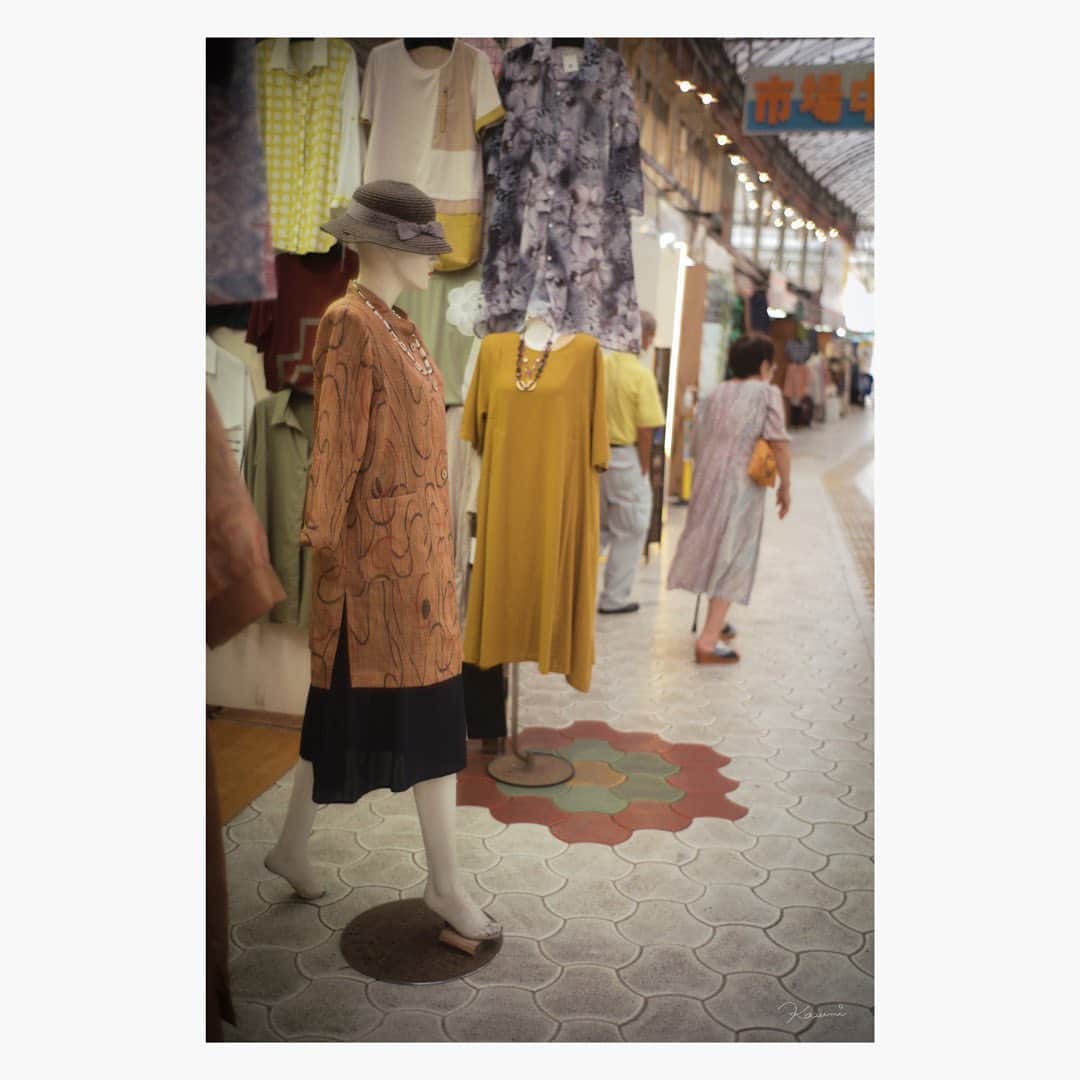 花澄のインスタグラム：「那覇スナップ。  Leica M10-P summilux 35mm f1.4 2nd  #leica#leicam10p#summilux#summilux35#summilux35mm2nd#oldlens#オールドレンズ#tokyo#japan#oldlens_tokyo#花澄#kazumiphotography#那覇」