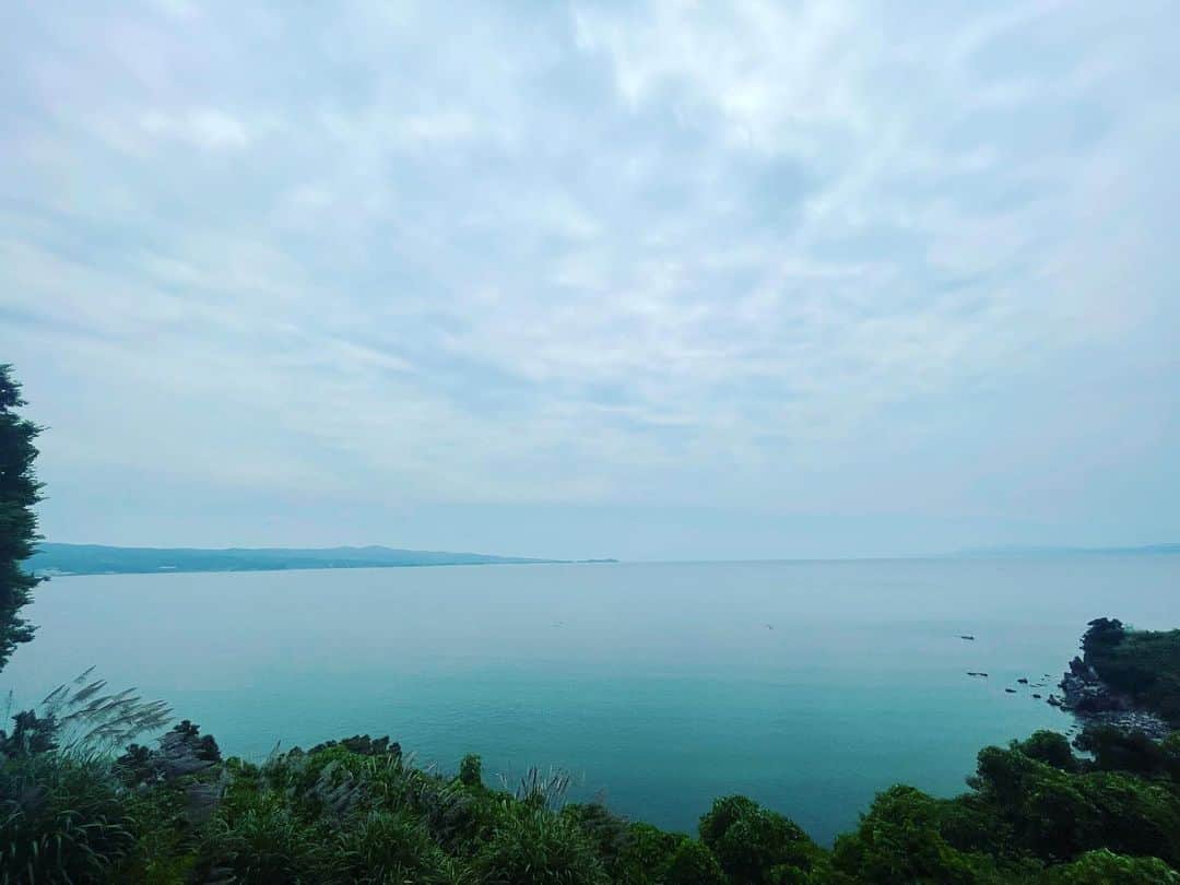 皆川明さんのインスタグラム写真 - (皆川明Instagram)「雲仙/小浜  光、雲、海、緑、風、  美しい景色と素敵な人たちとの時間。」6月25日 9時30分 - akira_minagawa725