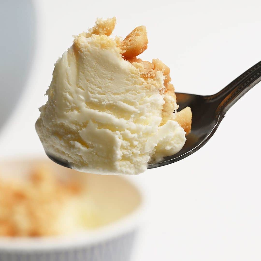 アイスマン福留さんのインスタグラム写真 - (アイスマン福留Instagram)「全国のクリームチーズ好きに告ぐ。森永乳業「MOW」の高級版 "PRIMEシリーズ" 『 バタークッキー＆クリームチーズ』が今年も発売されてます！厳選した北海道クリームチーズを使用したコク深いクリームチーズアイスに、塩味とバター感が特長のオリジナルバタークッキーを贅沢にトッピング！バカうまいので見つけたら至急購入しましょう。  #mow #モウ #モウプライム #バタークッキー #クリムチーズアイス #森永乳業 #アイス #スイーツ #デザート #グルメ #おいしい #新作アイス #アイスマニア #アイスマン福留 #icecream #JapaneseIceCream #icecreamlover #icecreamtime #icecreamday #icecreamlove #icecreamporn #JapaneseIceCream #foodporn #foodie #instafood #foodstagram #yummy #yum #delicious #foodphotography」6月25日 9時27分 - iceman_ax
