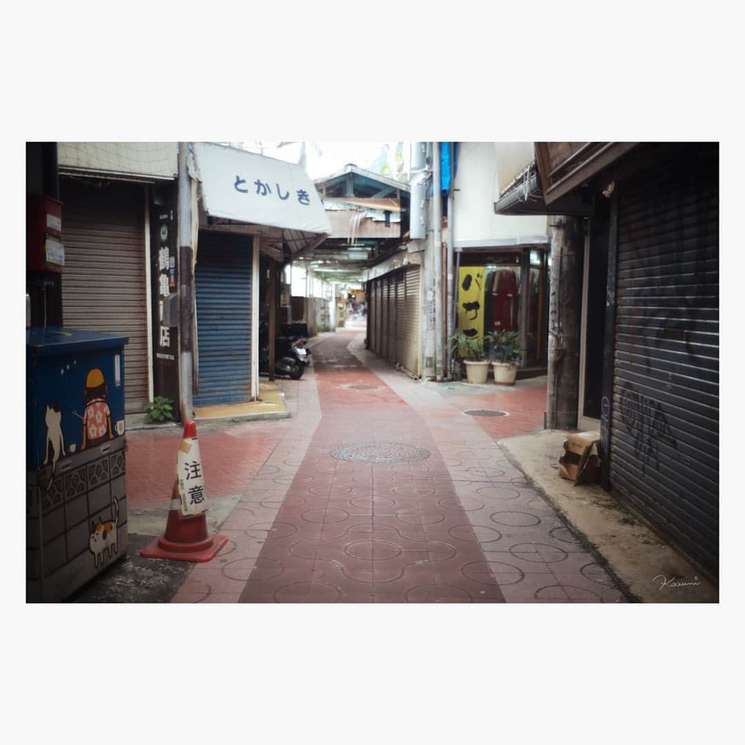 花澄のインスタグラム：「那覇スナップ。  Leica M10-P summilux 35mm f1.4 2nd  #leica#leicam10p#summilux#summilux35#summilux35mm2nd#oldlens#オールドレンズ#tokyo#japan#oldlens_tokyo#花澄#kazumiphotography#那覇」