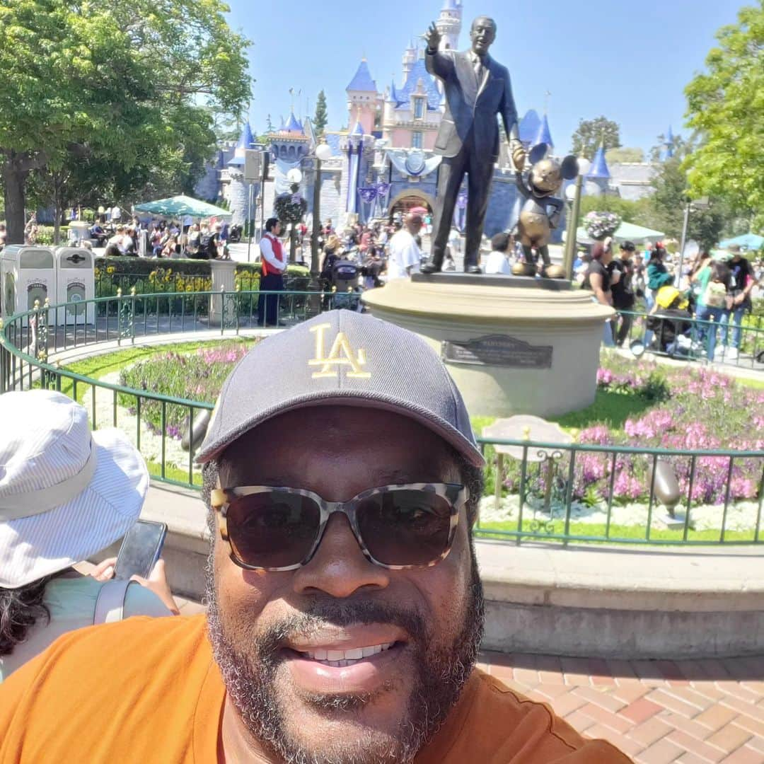 チャド・コールマンさんのインスタグラム写真 - (チャド・コールマンInstagram)「@unistudios #AtUniversal Thank you for the amazing tix! 3 Parks in 3 days!! @disneyland  @californiaadventurepark」6月25日 9時45分 - chadlcoleman