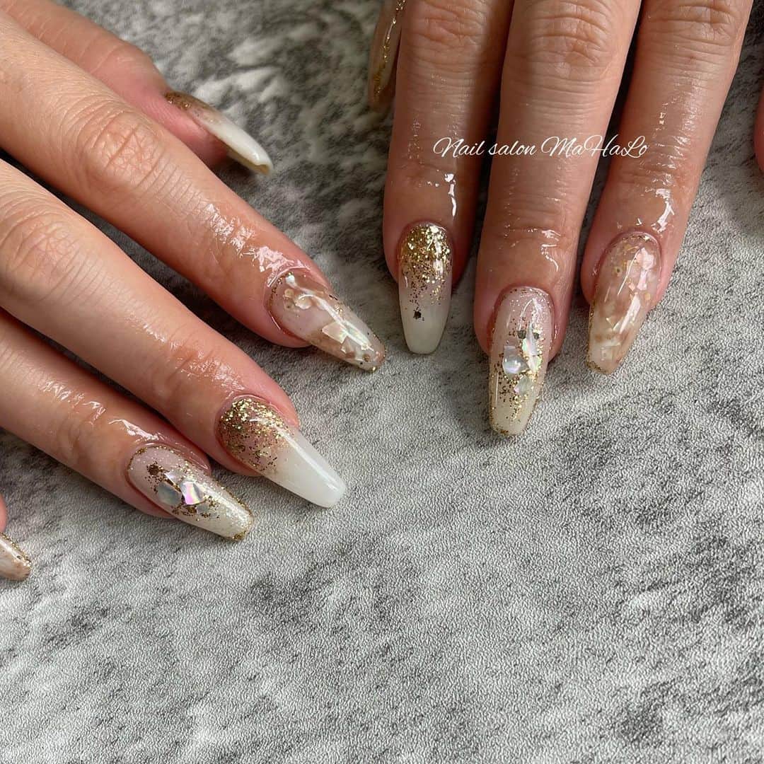 神原美香のインスタグラム：「. . みゆきNail☆ シェル🐚夏☀️ . . 　　  ‾‾‾‾‾‾‾‾‾‾‾‾‾‾‾‾‾‾‾‾‾‾‾‾‾‾‾‾‾‾‾‾‾‾‾‾‾‾‾‾‾‾‾ 随時ご予約受付中🌟 Nail salon MaHaLo 大阪＊梅田＊中崎町 〠大阪市北区神山町9-24 jyume神山402号室 ☎️06-6809-4676 📩mahalo.nail.0420@gmail.com LINE@📱mahalo-umeda 当日ご予約も受け付けております✨ お気軽にお問い合わせください💖 ‾‾‾‾‾‾‾‾‾‾‾‾‾‾‾‾‾‾‾‾‾‾‾‾‾‾‾‾‾‾‾‾‾‾‾‾‾‾‾‾‾‾‾ #nail#ネイル#beauty#nailstagram #大阪#中崎町#梅田ネイルサロン#大阪ネイルサロン#東梅田#NailsalonMaHaLo#네일아트#네일#젤네일#footnail#instanail#gelnails#nailart#japanesenailart #スカルプ#オトナ女子ネイル#夏ネイル#nails#ジェルネイル#ネイルデザイン#オフィスネイル#上品ネイル#夏ネイル2023#シンプルネイル#フットネイル#大人女子」