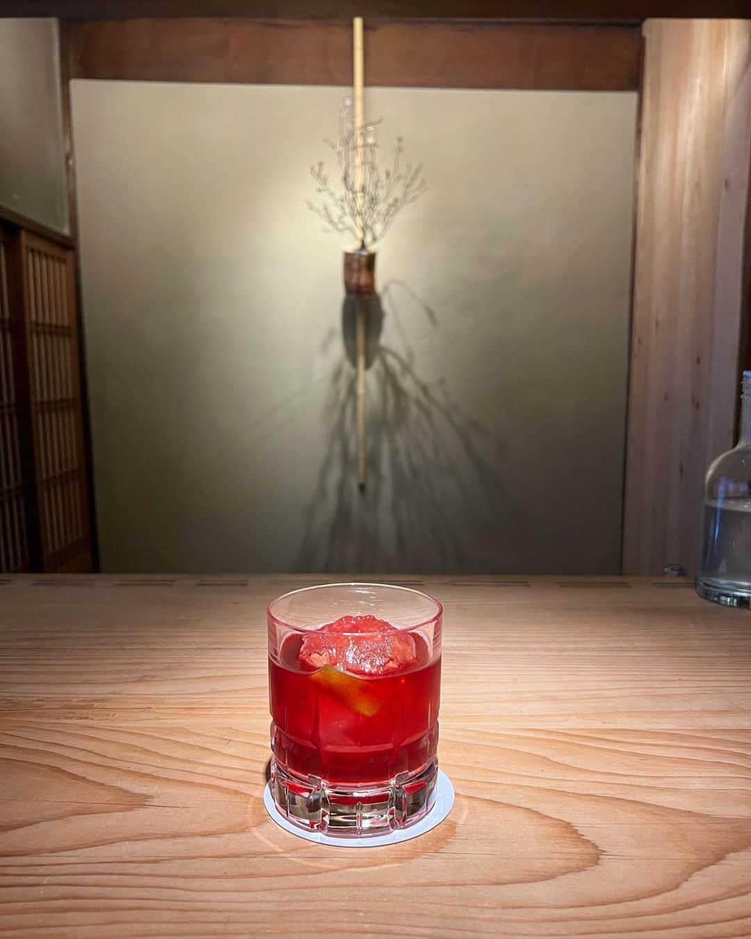 Fabiolla Takinamiさんのインスタグラム写真 - (Fabiolla TakinamiInstagram)「No alcohol cocktail🌿 少し前からアルコールフリーにハマってます🌿🌿  植物やフルーツを上手に使って 作り出すノンアルコールカクテルはもはや、普通のカクテルを超えてるかも🫣🍸  お気に入りのBARは 京都にある「幾星 京都蒸溜室」 @ixey_distillery   近くにあるカフェもお気に入りなので、カフェはまた紹介しますね。  京都へ行く方は ぜひ足を運んでみてね  #fの行きつけ #京都#京都BAR#ノンアルコール」6月25日 10時05分 - fabi_olla